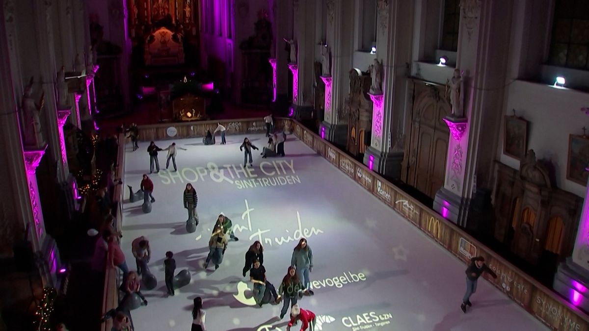 Lední kluziště v kostele, v Belgii vyzráli na nepříznivé počasí